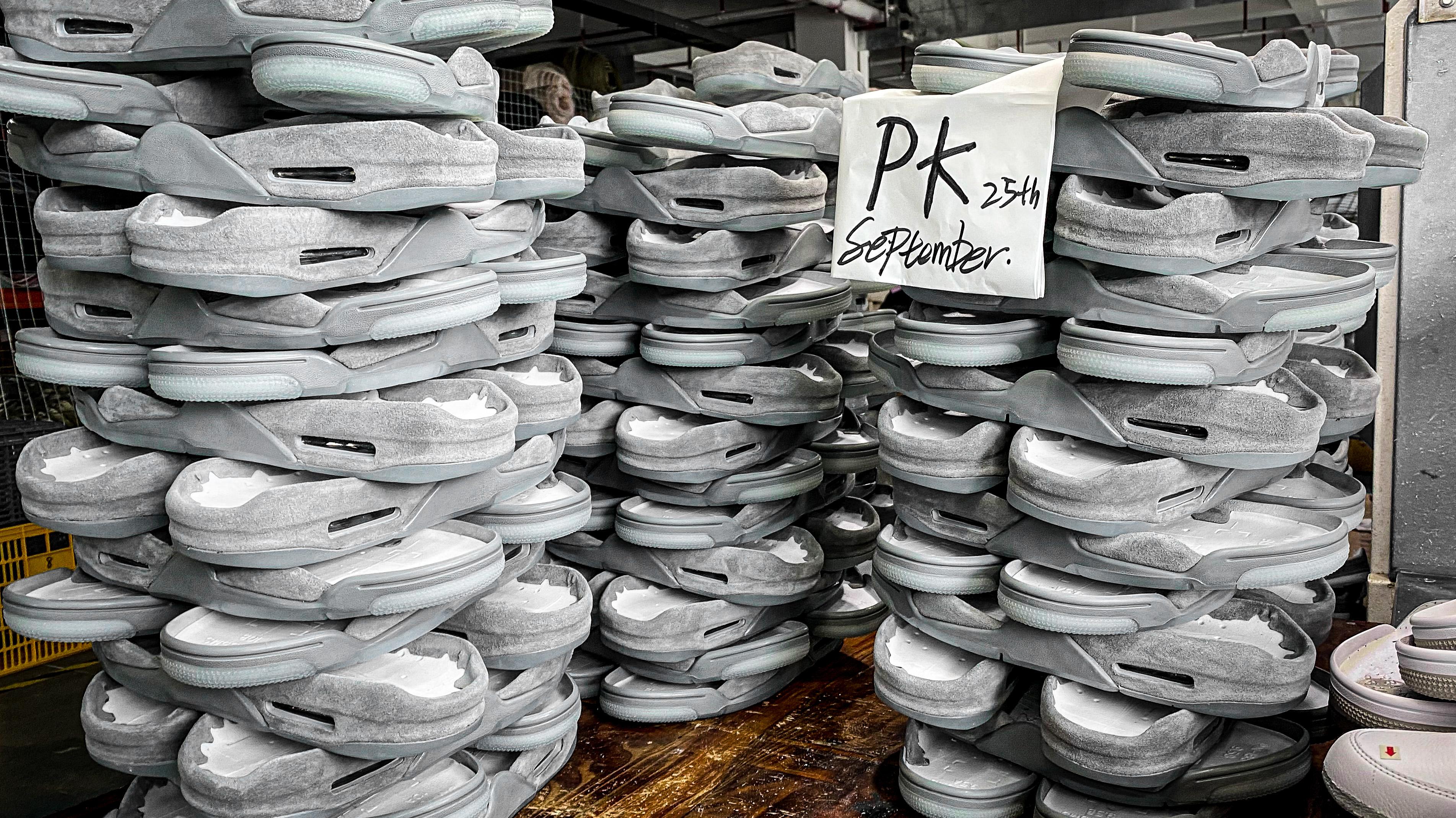 PK GOD Jordan 4 Retro Kaws RETAIL MATERIALS READY TO SHIP